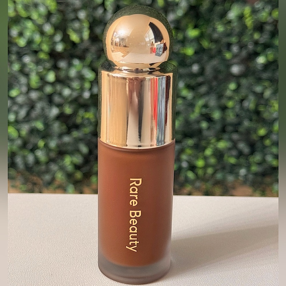 Rare Beauty by Selena Gomez  Soft Pinch Liquid Contour Tranquil - medium deep